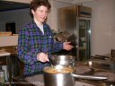 Claire touille le potage pour se changer les ides aprs une journe bien charge